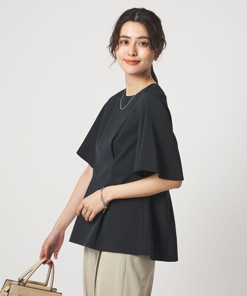 green label relaxing（グリーンレーベルリラクシング）の「［size SHORTあり］サラフール タック ブラウス ストレッチ 接触冷感 UVカット（シャツ/ブラウス・レディース・オフホワイト/ベージュ/ネイビー・FREE/SHORT）」の4枚目の写真