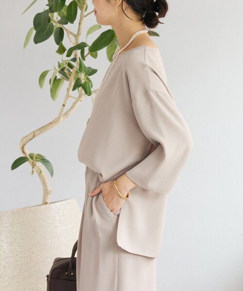 RIVE DROITE（リヴドロワ）の「【セットアップ対応可】ダブルサテンハーフスリーブブラウス（シャツ/ブラウス・レディース・ベージュ/ネイビー・FREE）」の18枚目の写真