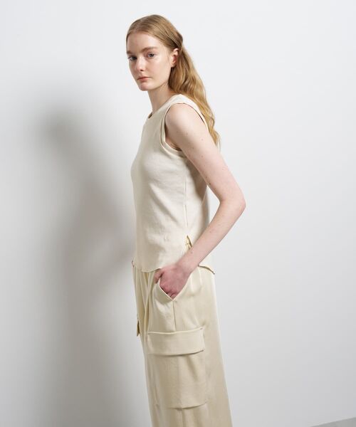 LANVIN en Bleu(ランバンオンブルー)の「テレコタンクトップ(Tシャツ/カットソー・レディース・ブラック/グレー/オフホワイト/ブラウン・38)」の16枚目の写真