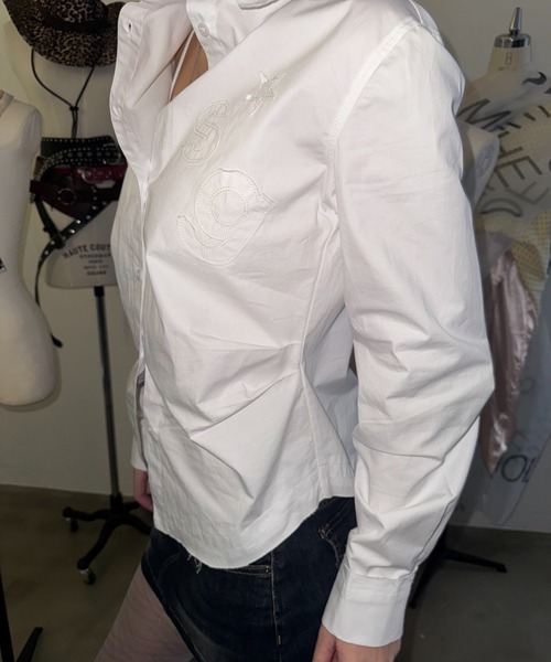 SHAGGIE(シャギー)の「チキンボーンカットオフシャツ(シャツ/ブラウス・レディース・ホワイト/イエロー/ブルー・FREE)」の8枚目の写真