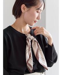 Te chichi（テチチ）の「幾何柄シルクスカーフ（ネックレス）」