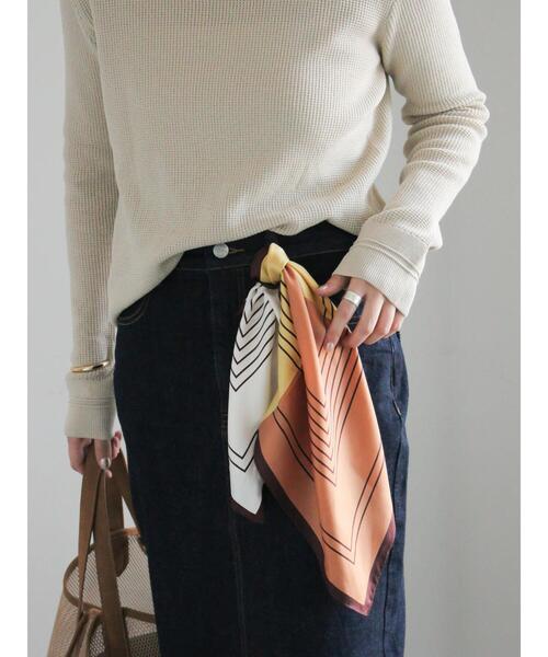 Te chichi(テチチ)の「幾何柄シルクスカーフ(ネックレス・レディース・ベージュ/イエロー/ブルー・F)」の1枚目の写真