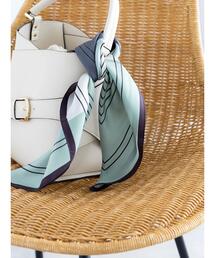 Te chichi（テチチ）の「幾何柄シルクスカーフ（ネックレス）」