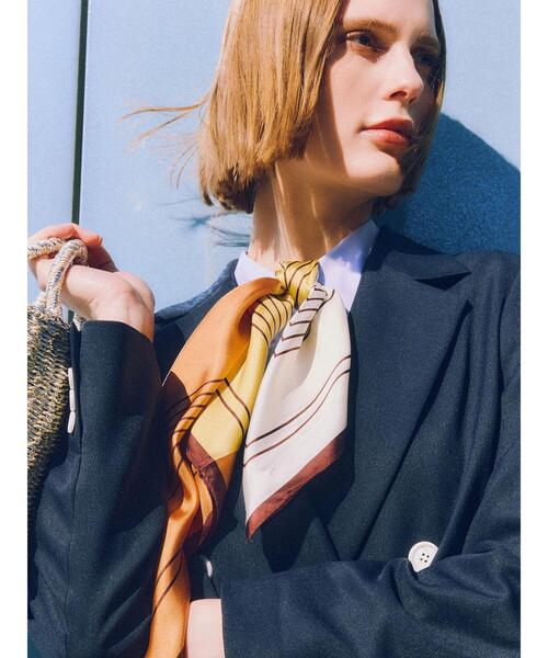 Te chichi（テチチ）の「幾何柄シルクスカーフ（ネックレス・レディース・ベージュ/イエロー/ブルー・F）」の4枚目の写真