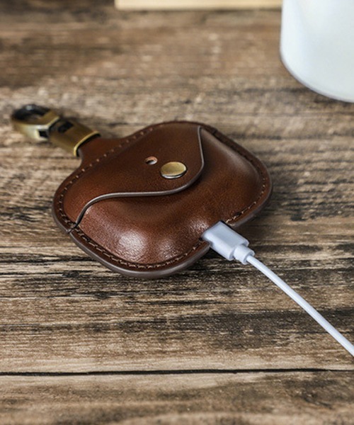 Fun & Daily（ファンアンドデイリー）の「Cow Leather Air Pods Pro 3 Case / エアポッズプロ３（ヘッドフォン/イヤホン・メンズ・ブラウン/ブラック・FREE）」の10枚目の写真