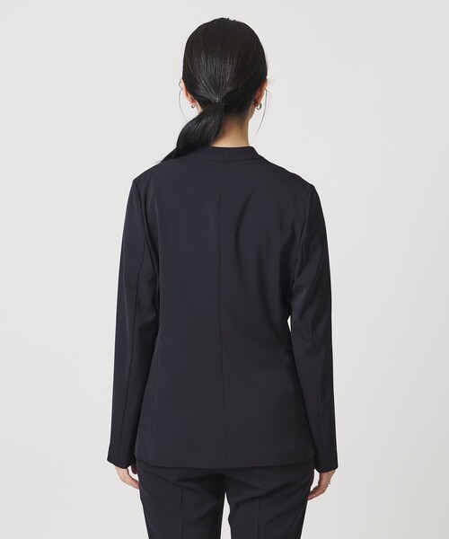 UNITED ARROWS(ユナイテッドアローズ)の「FEEL CLEAN Vノーカラー ジャケット ‐防しわ ストレッチ UVカット‐(テーラードジャケット・レディース・ネイビー/ブラック・38/36/34/40)」の11枚目の写真
