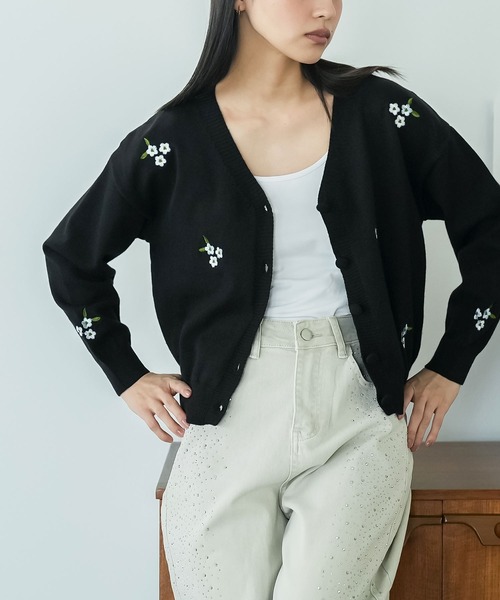 mili an deni(ミリアンデニ)の「花柄刺繍カーディガン(カーディガン/ボレロ・レディース・ブラック/ベージュ/オフホワイト・M)」の18枚目の写真