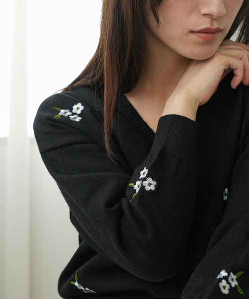 mili an deni(ミリアンデニ)の「花柄刺繍カーディガン(カーディガン/ボレロ・レディース・ブラック/ベージュ/オフホワイト・M)」の16枚目の写真