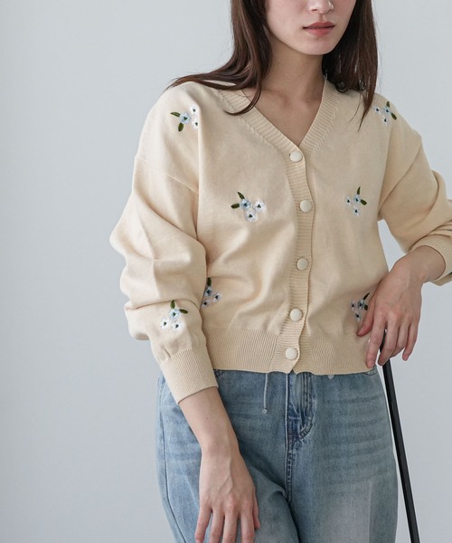 mili an deni(ミリアンデニ)の「花柄刺繍カーディガン(カーディガン/ボレロ・レディース・ブラック/ベージュ/オフホワイト・M)」の11枚目の写真