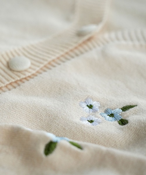 mili an deni(ミリアンデニ)の「花柄刺繍カーディガン(カーディガン/ボレロ・レディース・ブラック/ベージュ/オフホワイト・M)」の9枚目の写真
