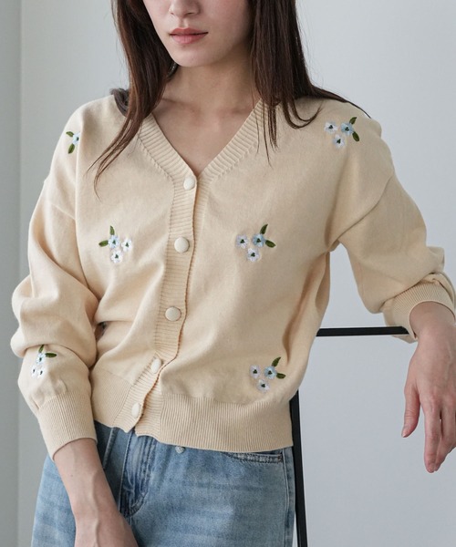 mili an deni(ミリアンデニ)の「花柄刺繍カーディガン(カーディガン/ボレロ・レディース・ブラック/ベージュ/オフホワイト・M)」の7枚目の写真