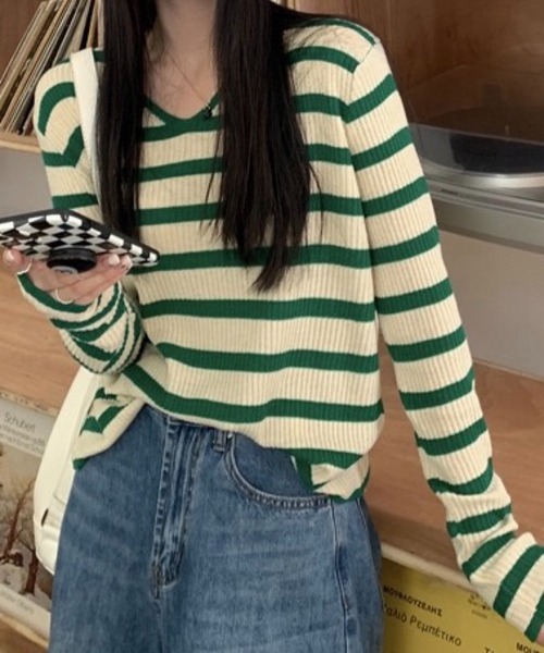 SHOUYO(ショウヨウ)の「Vネック 配色ボーダー 長袖リブニット(Tシャツ/カットソー・レディース・グリーン/ブルー/ブラック・M)」の3枚目の写真