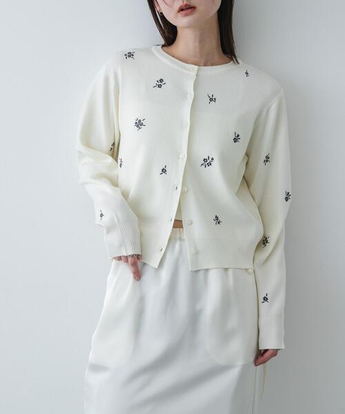 SENSE OF PLACE by URBAN RESEARCH(センスオブプレイスバイアーバンリサーチ)の「『洗濯可』コバナシシュウカーディガン(カーディガン/ボレロ・レディース・ネイビー/アイボリー・ONE)」の1枚目の写真