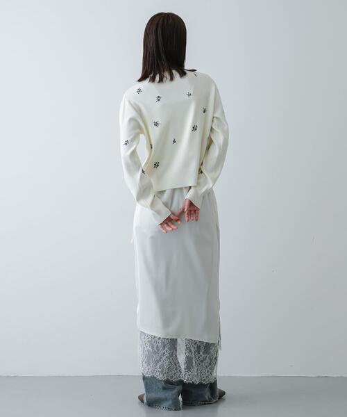 SENSE OF PLACE by URBAN RESEARCH(センスオブプレイスバイアーバンリサーチ)の「『洗濯可』コバナシシュウカーディガン(カーディガン/ボレロ・レディース・ネイビー/アイボリー・ONE)」の4枚目の写真