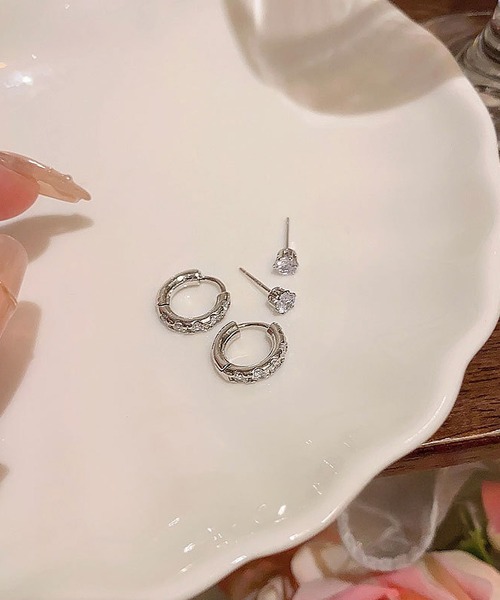 LA VORAGINE(ラ ヴォラジネ)の「CZ フープピアス 真鍮 シルバー デイリー(ピアス(両耳用)・レディース・シルバー/ベージュ・FREE)」の10枚目の写真