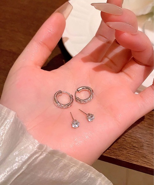 LA VORAGINE(ラ ヴォラジネ)の「CZ フープピアス 真鍮 シルバー デイリー(ピアス(両耳用)・レディース・シルバー/ベージュ・FREE)」の6枚目の写真