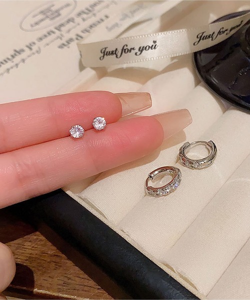LA VORAGINE(ラ ヴォラジネ)の「CZ フープピアス 真鍮 シルバー デイリー(ピアス(両耳用)・レディース・シルバー/ベージュ・FREE)」の8枚目の写真