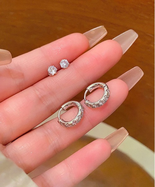LA VORAGINE(ラ ヴォラジネ)の「CZ フープピアス 真鍮 シルバー デイリー(ピアス(両耳用)・レディース・シルバー/ベージュ・FREE)」の7枚目の写真