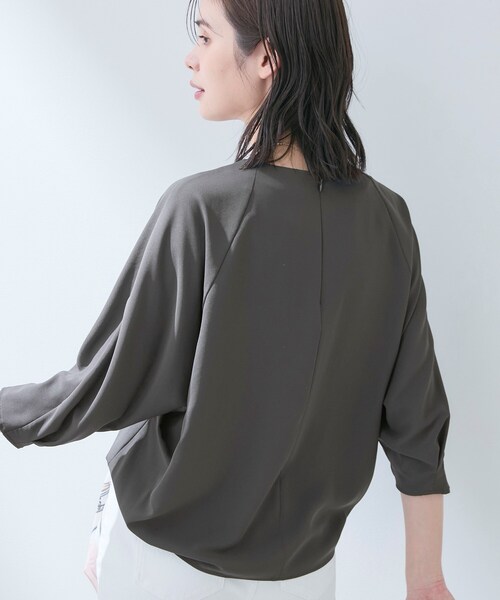 INDIVI（インディヴィ）の「【接触冷感／透湿／着る日傘】ドルマントップス（シャツ/ブラウス・レディース・ブラウン系/ブラック/ダークグレー/アイボリー・38/03/13/15 /19/34/05）」の16枚目の写真