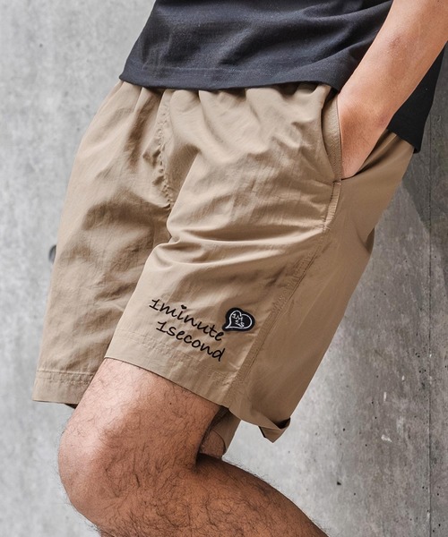 1minute 1second(ワンミニットワンセカンド)の「mp14696-cursive embroidery nylon shorts ナイロンショートパンツ(1M26N180)(その他パンツ・メンズ・サンドベージュ/ブラック/オリーブ・M/S/XL/L)」の4枚目の写真