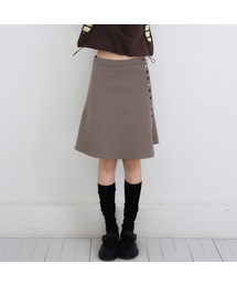 OAFISH（オアフィッシュ）の「Asymmetric Ribbed Button Skirt, Brown（スカート）」