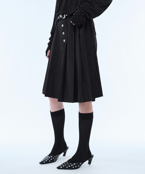 seyto(セイト)の「Lame stripe pleats half pants / ラメストライププリーツハーフパンツ(その他パンツ・メンズ・グレー/ブラック・3/2/1)」の3枚目の写真