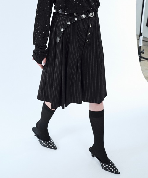 seyto(セイト)の「Lame stripe pleats half pants / ラメストライププリーツハーフパンツ(その他パンツ・メンズ・グレー/ブラック・3/2/1)」の4枚目の写真