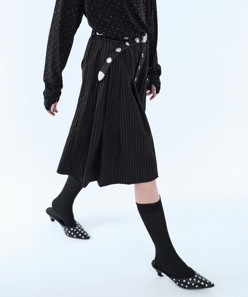 seyto(セイト)の「Lame stripe pleats half pants / ラメストライププリーツハーフパンツ(その他パンツ・メンズ・グレー/ブラック・3/2/1)」の6枚目の写真