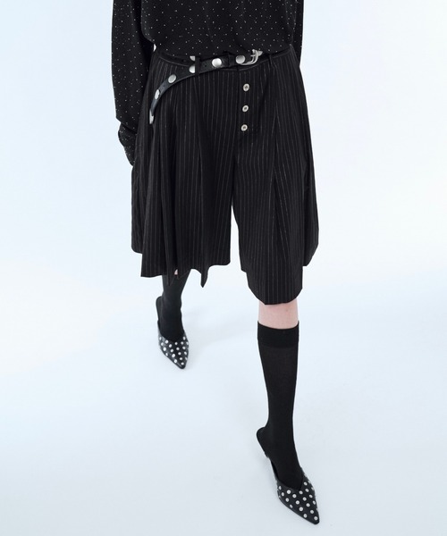 seyto(セイト)の「Lame stripe pleats half pants / ラメストライププリーツハーフパンツ(その他パンツ・メンズ・グレー/ブラック・3/2/1)」の9枚目の写真