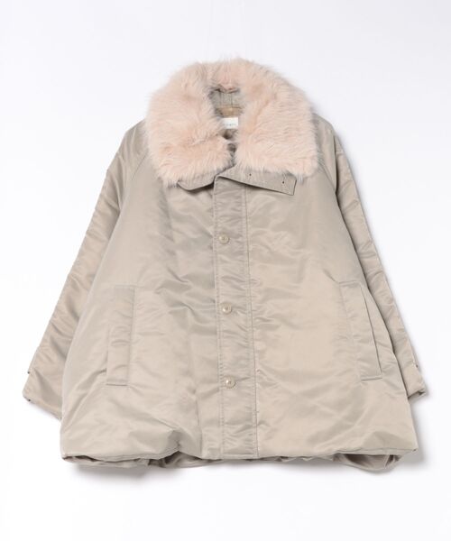 upperhights（アッパーハイツ）の「【upper hights】THE U-BENCH MID/ザ・ユー・ベンチ・ミッド ファー衿付き 中綿ジャケット（ダウンジャケット/コート・レディース・グレイッシュベージュ/ブラック・M/S）」の2枚目の写真