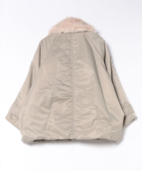 upperhights（アッパーハイツ）の「【upper hights】THE U-BENCH MID/ザ・ユー・ベンチ・ミッド ファー衿付き 中綿ジャケット（ダウンジャケット/コート・レディース・グレイッシュベージュ/ブラック・M/S）」の3枚目の写真