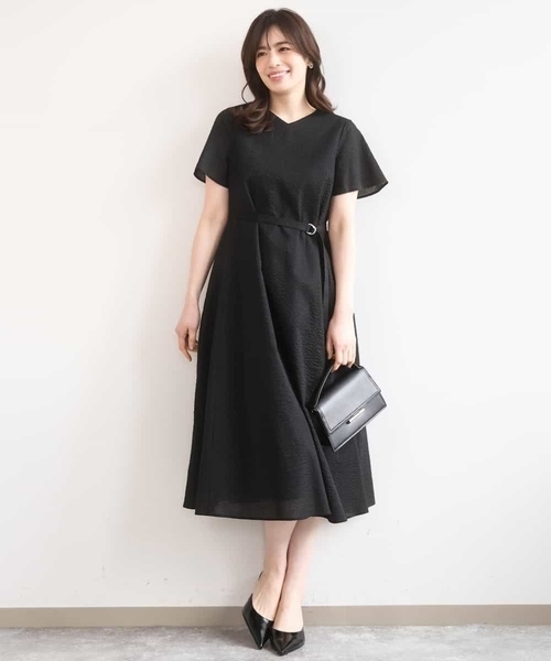 OFUON le MK(オフオンルエムケー)の「VネックAラインシルエットワンピース/洗える/WEB限定カラーサイズあり(ワンピース・レディース・グリーン/モカ/オレンジ系その他/ブラック・36/38/40)」の2枚目の写真