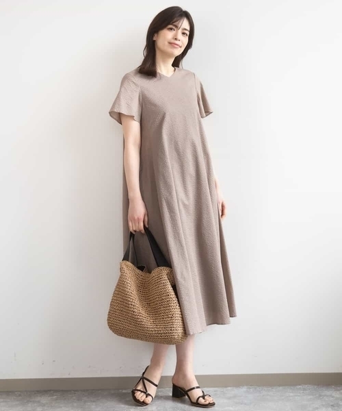 OFUON le MK(オフオンルエムケー)の「VネックAラインシルエットワンピース/洗える/WEB限定カラーサイズあり(ワンピース・レディース・グリーン/モカ/オレンジ系その他/ブラック・36/38/40)」の20枚目の写真