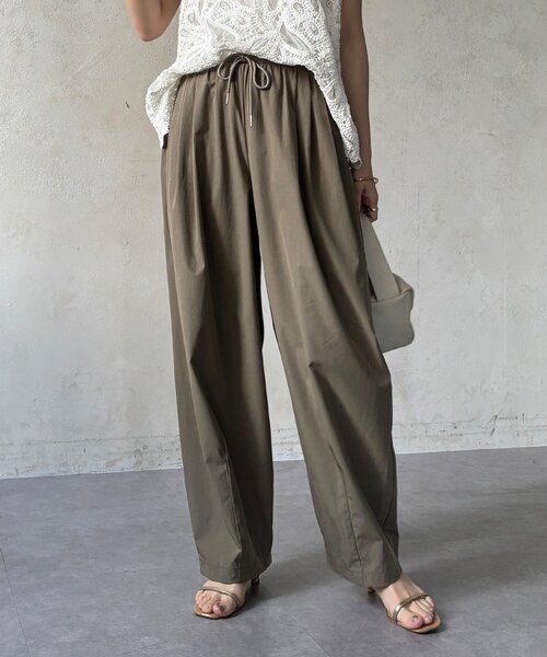 DouDou（ドゥドゥ）の「【WEB限定】ライトストレッチクロスタックイージーパンツ（その他パンツ・レディース・ブラック/ベージュ・FREE）」の2枚目の写真