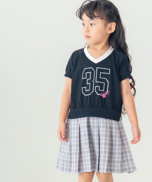AIMABLE(エマーブル)の「【カレッジ風】ナンバリングロゴチェックプリーツワンピース(100ー140cm)(ワンピース・キッズ・サックスブルー/ブラック・140/130/120/110/100)」の1枚目の写真