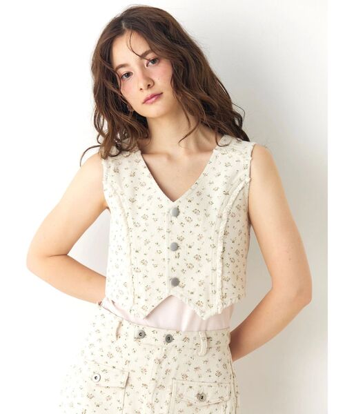 CALNAMUR（カルナムール）の「ツイルフワラーベスト（ベスト・レディース・ピンク/ブルー・FREE）」の5枚目の写真