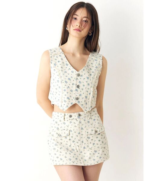 CALNAMUR（カルナムール）の「ツイルフワラーベスト（ベスト・レディース・ピンク/ブルー・FREE）」の6枚目の写真