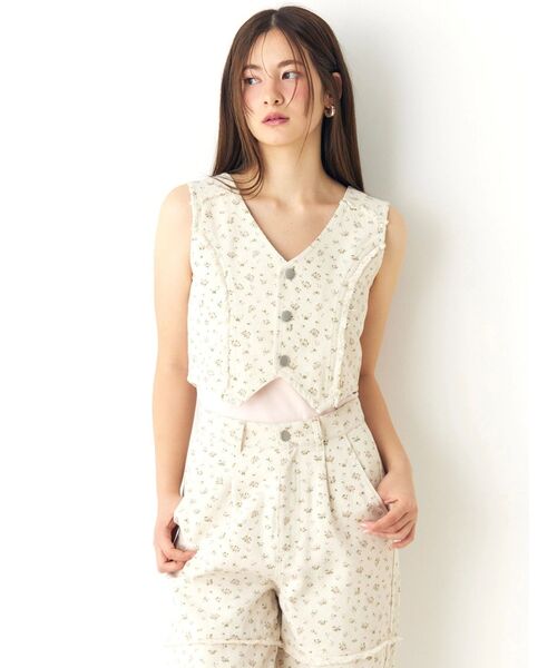 CALNAMUR（カルナムール）の「ツイルフワラーベスト（ベスト・レディース・ピンク/ブルー・FREE）」の8枚目の写真