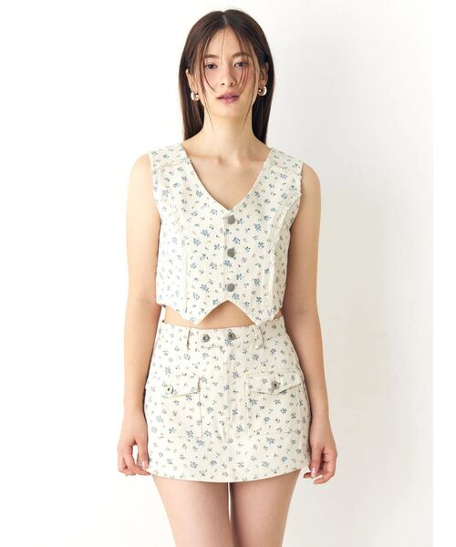 CALNAMUR（カルナムール）の「ツイルフワラーベスト（ベスト・レディース・ピンク/ブルー・FREE）」の11枚目の写真