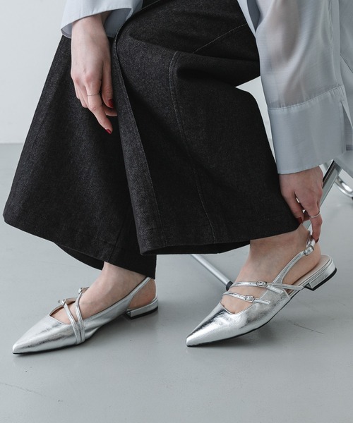 SENSE OF PLACE by URBAN RESEARCH（センスオブプレイスバイアーバンリサーチ）の「ベルトデザインミュール（パンプス・レディース・シルバー/ブラック・LARGE/MEDIUM/SMALL）」の11枚目の写真