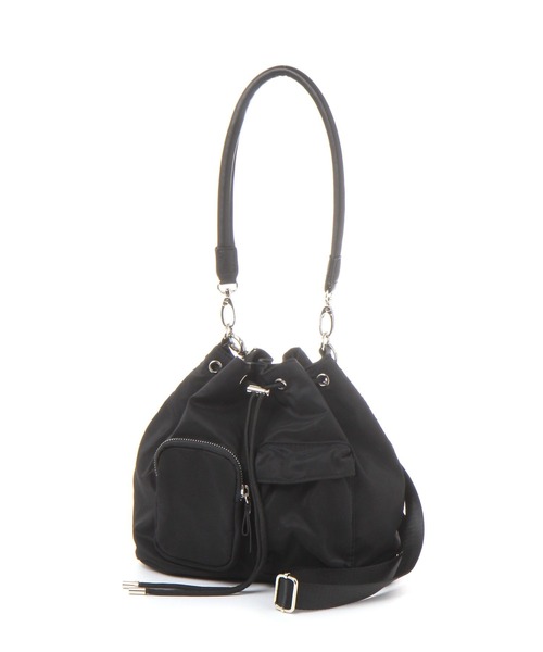 LAKOLE(ラコレ)の「【撥水】2WAYポケット巾着バッグ / 656434(ショルダーバッグ・レディース・ブラック/ライトブラウン/オフホワイト・FREE)」の2枚目の写真