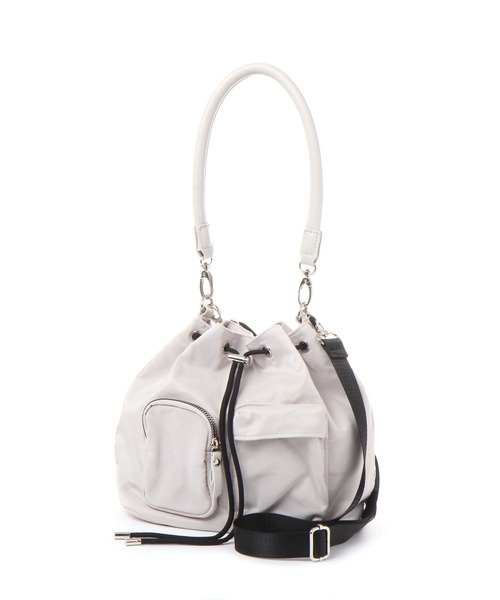 LAKOLE(ラコレ)の「【撥水】2WAYポケット巾着バッグ / 656434(ショルダーバッグ・レディース・ブラック/ライトブラウン/オフホワイト・FREE)」の6枚目の写真