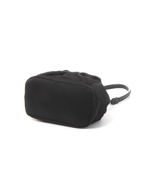 LAKOLE(ラコレ)の「【撥水】2WAYポケット巾着バッグ / 656434(ショルダーバッグ・レディース・ブラック/ライトブラウン/オフホワイト・FREE)」の12枚目の写真