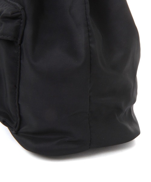 LAKOLE(ラコレ)の「【撥水】2WAYポケット巾着バッグ / 656434(ショルダーバッグ・レディース・ブラック/ライトブラウン/オフホワイト・FREE)」の15枚目の写真