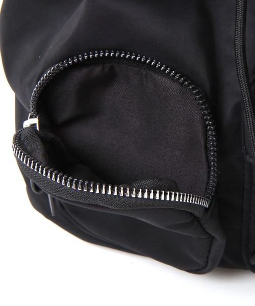 LAKOLE(ラコレ)の「【撥水】2WAYポケット巾着バッグ / 656434(ショルダーバッグ・レディース・ブラック/ライトブラウン/オフホワイト・FREE)」の17枚目の写真