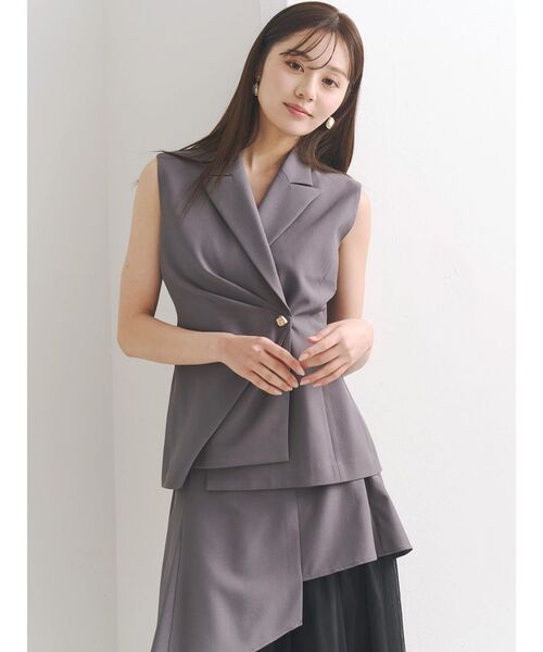 MERCURYDUO(マーキュリーデュオ)の「アシメドレープジレ(ベスト・レディース・グレー/ベージュ・FREE)」の4枚目の写真