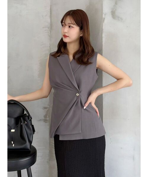 MERCURYDUO(マーキュリーデュオ)の「アシメドレープジレ(ベスト・レディース・グレー/ベージュ・FREE)」の7枚目の写真