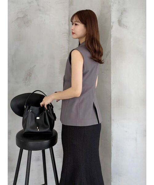 MERCURYDUO(マーキュリーデュオ)の「アシメドレープジレ(ベスト・レディース・グレー/ベージュ・FREE)」の8枚目の写真