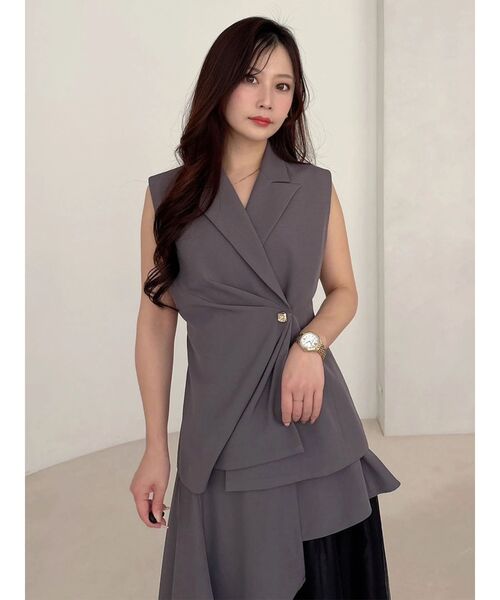 MERCURYDUO(マーキュリーデュオ)の「アシメドレープジレ(ベスト・レディース・グレー/ベージュ・FREE)」の13枚目の写真