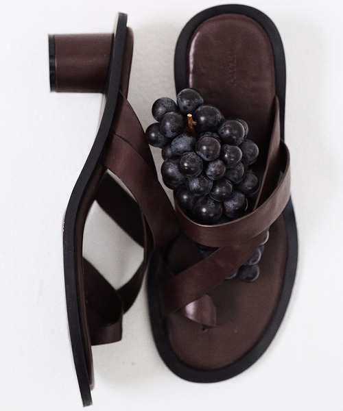 Ameri(アメリ)の「MEDI CROSS STRAP THONG SANDALS(スニーカー・レディース・ホワイト/ボルドー/ブラック・SMALL/MEDIUM/LARGE)」の4枚目の写真